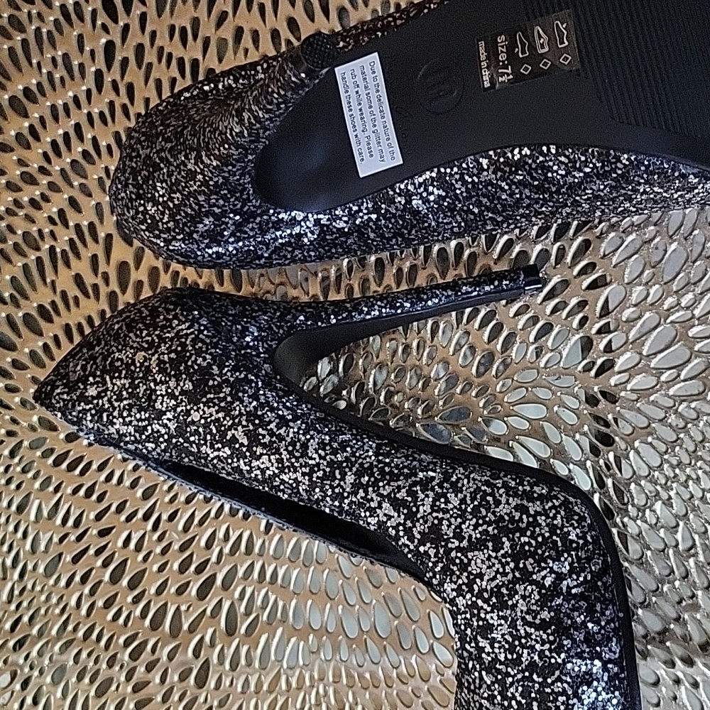 Shoes - Picture 3 of 4